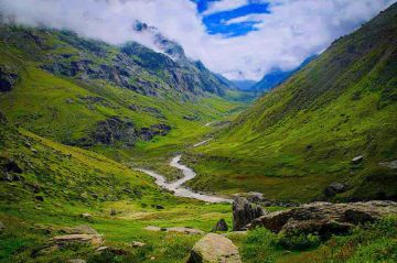 Ecstatic Kheerganga Offbeat Tour Package for 3 Days 2 Nights