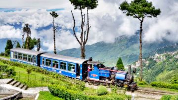Beautiful 5 Days 4 Nights Darjeeling and Gangtok Romantic Holiday Package