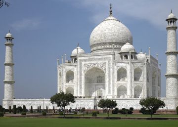 Amazing Agra Historical Places Tour Package for 2 Days from Delhi
