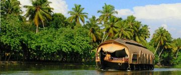 Amazing 4 Days 3 Nights Cochin, Kumarakom with Periyar Romantic Holiday Package