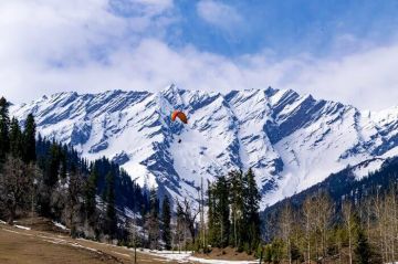 Family Getaway 4 Days Rohtang Honeymoon Tour Package