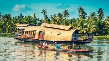 4 Days Munnar and Alleppey Friends Holiday Package
