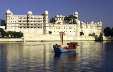 Best 4 Days Jaipur with Udaipur Romantic Holiday Package