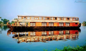 7 Days 6 Nights Munnar, Thekkady, Alleppey with Kovalam Vacation Package