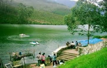 8 Days Kochi to Cochin - Athirapally - Munnar - Alleppey - Kovalam - Trivandrum Vacation Package