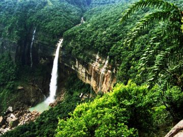 Beautiful 5 Days Shillong Honeymoon Tour Package