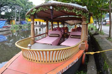 Pleasurable 6 Days 5 Nights Cochin Friends Vacation Package