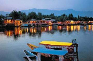 Amazing 4 Days Srinagar Friends Holiday Package
