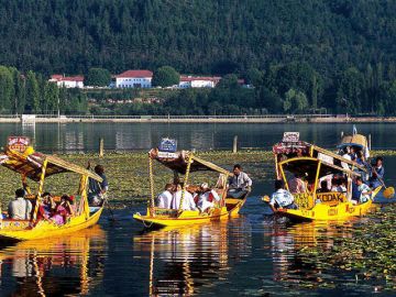 Memorable 4 Days Srinagar to Gulmarg Adventure Holiday Package