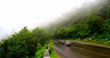 Experience 4 Days Delhi to Pachmarhi Nature Holiday Package