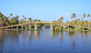 Family Getaway 4 Days Cochin with Munnar Holiday Package