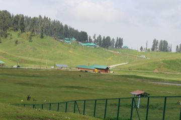 Family Getaway 5 Days Gulmarg Tour Package