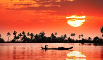 Experience 5 Days New Delhi to Alleppey Water Activities Holiday Package