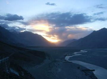 Experience 7 Days 6 Nights Nubra Valley Beach Tour Package