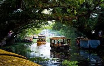 Family Getaway 4 Days Alleppey Honeymoon Holiday Package