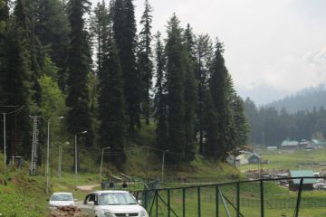 Best 5 Days Srinagar to Pahalgam Friends Tour Package