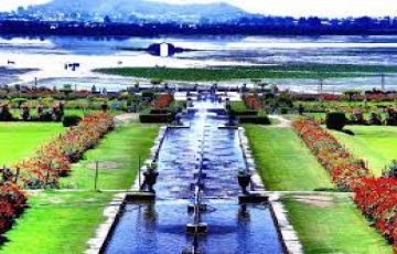 Family Getaway 4 Days Kashmir Trip Package