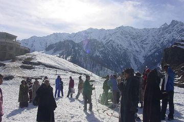 Magical 4 Days Manali with Rohatang Pass Tour Package