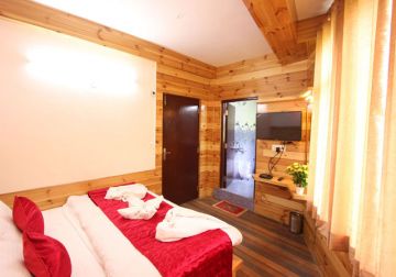 Family Getaway 3 Days Chandigarh with Manali Trip Package