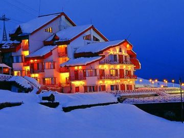 Beautiful 6 Days New Delhi to Auli Laga Joshimath Honeymoon Tour Package