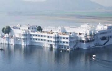 Heart-warming 3 Days Udaipur Holiday Package by Supreme Travelers