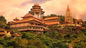 4 Days Malaysia to Kuala Lumpur Friends Vacation Package