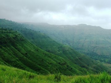 Memorable Panchgani Romantic Tour Package for 2 Days 1 Night