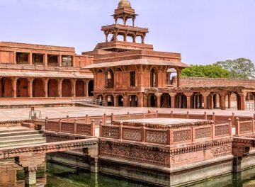Amazing 2 Days Fatehpur Sikri Tour Package