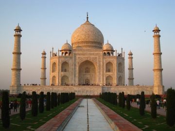 Heart-warming 2 Days 1 Night Agra Family Vacation Tour Package