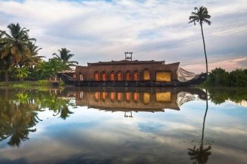 Heart-warming 2 Days Kumarakom Lake Trip Package