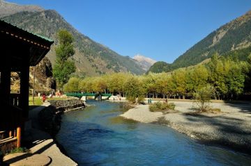 Beautiful Pahalgam Weekend Getaways Tour Package for 2 Days 1 Night