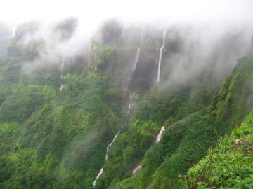 Experience Amboli Tour Package for 2 Days 1 Night