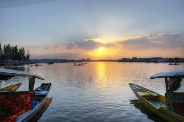 Pleasurable 2 Days 1 Night Srinagar Mountain Holiday Package