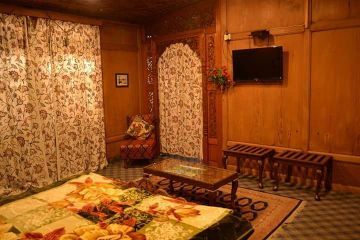 Heart-warming 6 Days SRINAGAR to Kashmir Golf Course Vacation Package