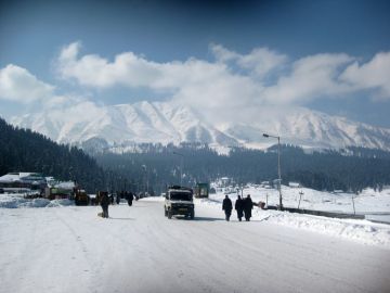 2 Days 1 Night Gulmarg Family Vacation Package