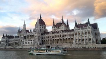 Beautiful 6 Days 5 Nights Budapest Friends Holiday Package