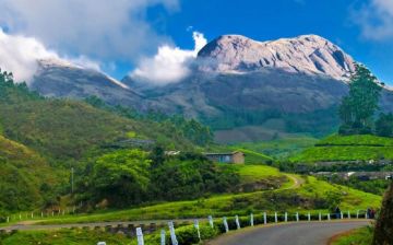 Experience 2 Days Munnar Lake Tour Package