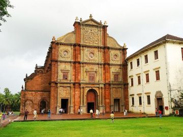 Amazing Goa Honeymoon Tour Package for 2 Days 1 Night