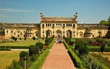 Heart-warming 2 Days 1 Night Lucknow Mountain Holiday Package