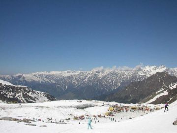 Experience Manali Beach Tour Package from Delhi