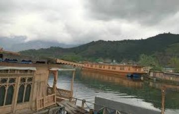 Ecstatic 4 Days 3 Nights Kashmir Family Trip Package