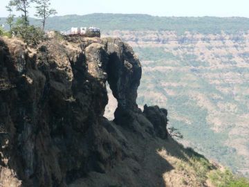 Amazing 3 Days Mahabaleshwar and Panchgani Romantic Holiday Package