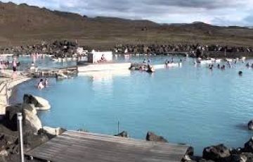 7 Days Akureyri to Grjotagja Cave Vacation Package