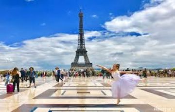 Amazing 4 Days 3 Nights Paris Tour Package
