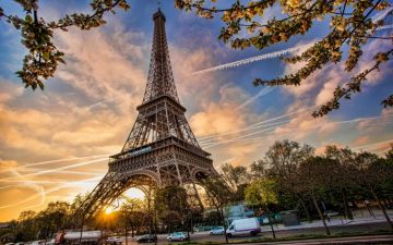 Amazing Paris Tour Package from Europe