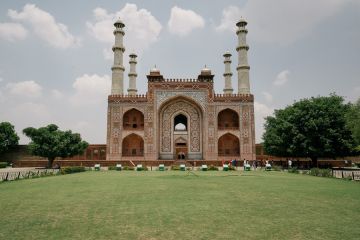 Amazing 3 Days 2 Nights Agra Hill Trip Package