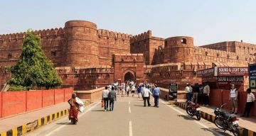 Heart-warming 3 Days 2 Nights Delhi Honeymoon Trip Package