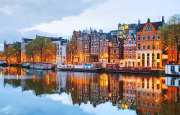 Heart-warming 6 Days Amsterdam to Paris Friends Vacation Package
