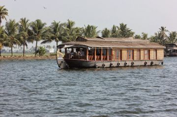 Pleasurable 4 Days 3 Nights Alleppey Romantic Tour Package
