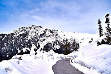 4 Days Delhi to Manali Waterfall Trip Package